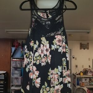 Torrid 1x floral sleeveless crocheted top